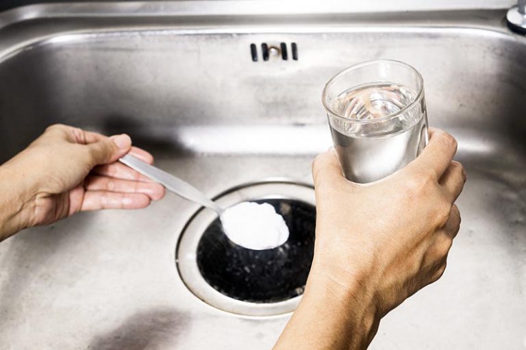 vinegar and baking soda for clogged kitchen sink